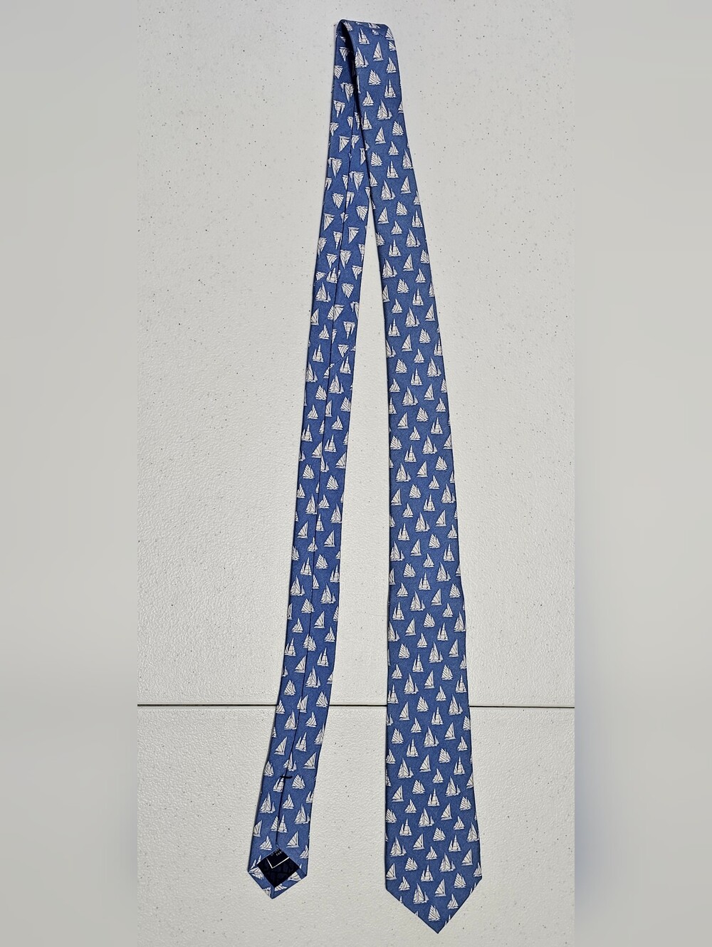 New Vineyard Vines 100% Silk Nautical Blue Tie with White Sailboat Pattern